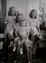 Birgitta, Margaretha i knät Christina och Desiree Birgitta, Margaretha i knät Christina och Desiree