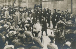 Gustav VI Adolf med sina barn när den döda frun körs till begravning 1920 Gustav VI Adolf med sina barn när den döda frun körs till begravning 1920