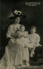 Margret, Sigvard och Carl Gustaf Margret, Sigvard och Carl Gustaf