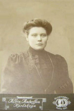 Karlskoga Ateljefoto Kvinna från 1906 Karlskoga Ateljefoto Kvinna från 1906