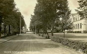 Askersund, Sundbrogatan, i Förgrunden Folkskolan Askersund, Sundbrogatan, i Förgrunden Folkskolan