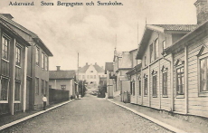 Askersund, Stora Bergsgatan och Samskolan 1902 Askersund, Stora Bergsgatan och Samskolan 1902