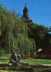 Salas Kyrka, Staty