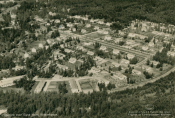 Skinnskatteberg, Riddarhyttan, Flygfoto över Egna Hem 1959