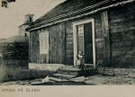 Stuga på Öland, Vickleby Kyrkan och Capellagården 1903 Stuga på Öland, Vickleby Kyrkan och Capellagården 1903