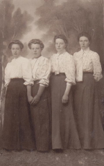 Sala Ateljefoto, Fyra Kvinnor 1909 Sala Ateljefoto, Fyra Kvinnor 1909