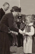 Gustav och Louise träffar en liten " Dalatjej "