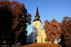 Lindesbergs Kyrka i höstmörkret