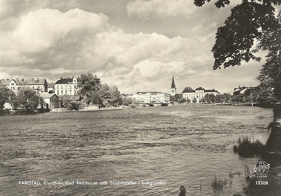 Karlstad, Klarälven med Residenset och Stadshotellet i bakgrunden