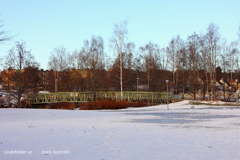 Bron över Floden