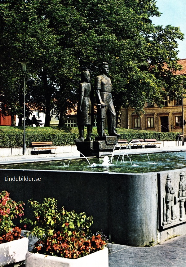 Nora stad. Torget.Bergslagsbrunnen