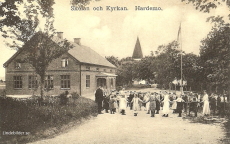 Kumla, Hardemo Skolan och Kyrkan